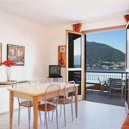 Sleeps 6 Pool Apartment